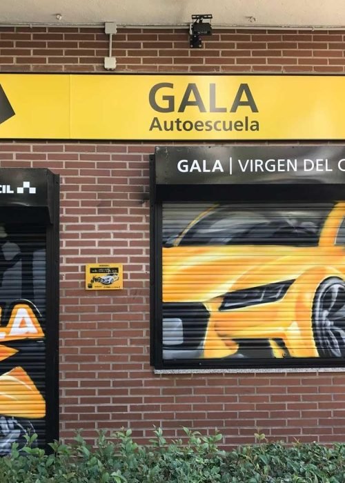 mural graffiti en cierres comerciales