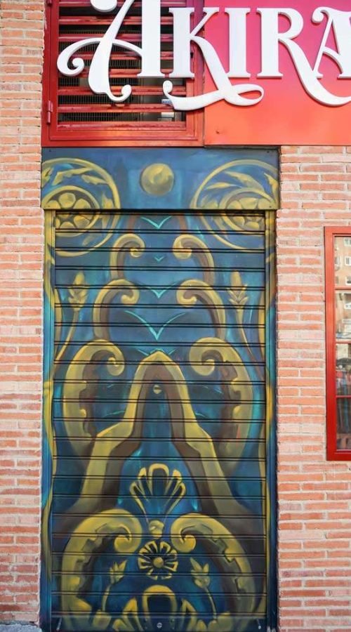 Mural de Akira Books con trampantojo, Nagini y pósters de Harry Potter