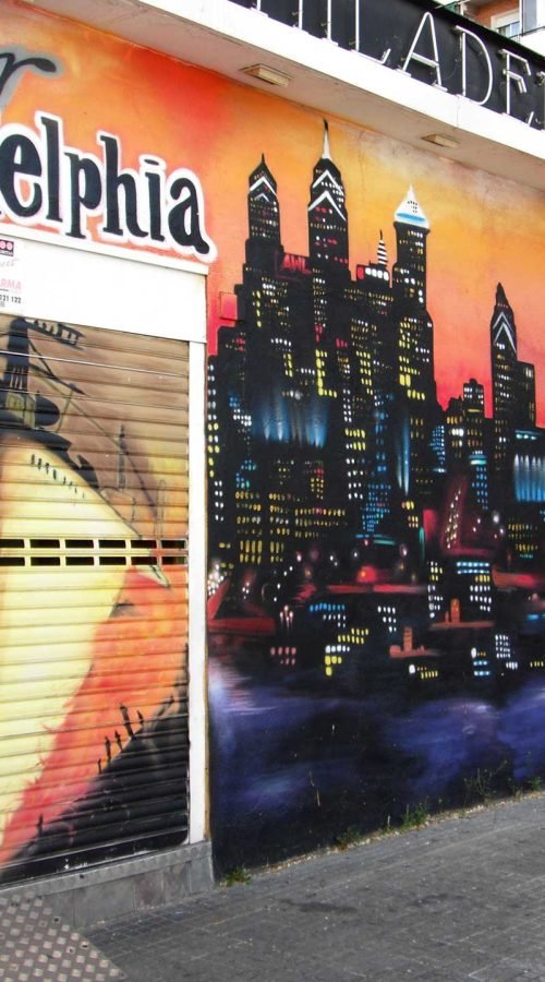 mural graffiti en cierres comerciales