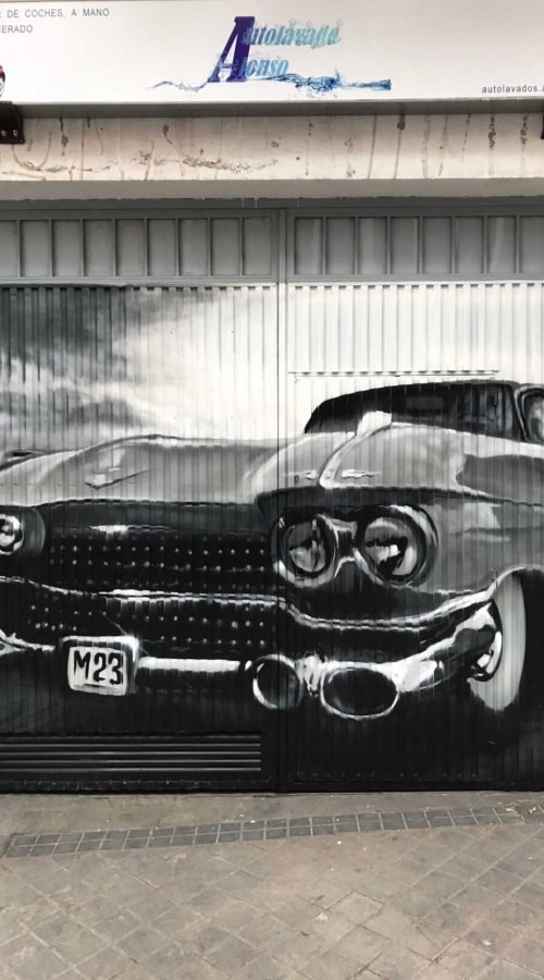 mural graffiti en cierres comerciales