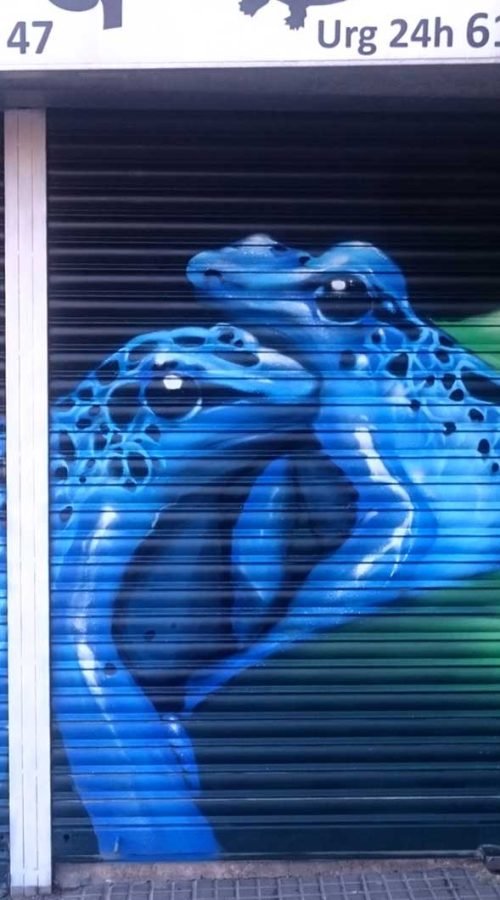 mural graffiti en cierres comerciales