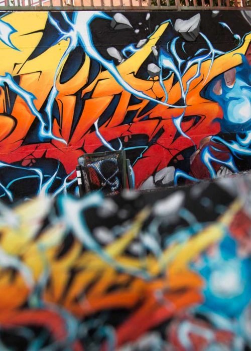 Mural con Ryu de Street Fighter en estilo graffiti para decoración interior