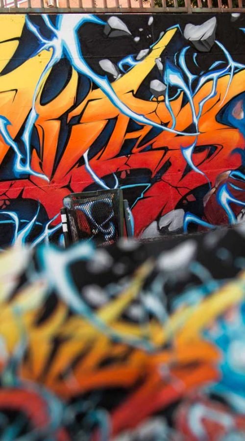 Mural con Ryu de Street Fighter en estilo graffiti para decoración interior