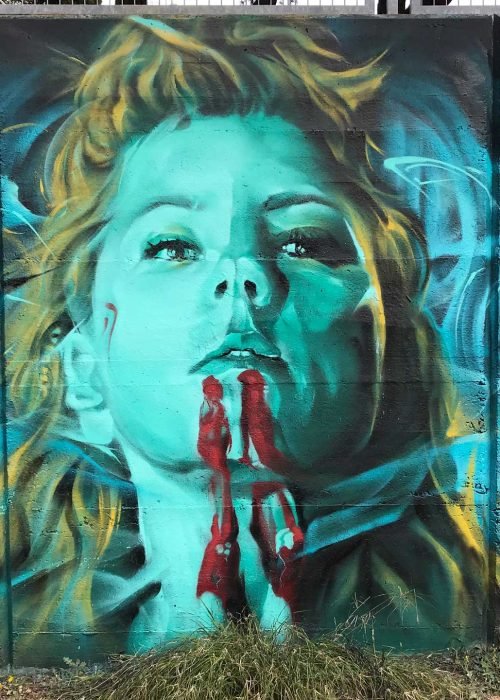 Mural realista de Lagertha y barco vikingo en tormenta