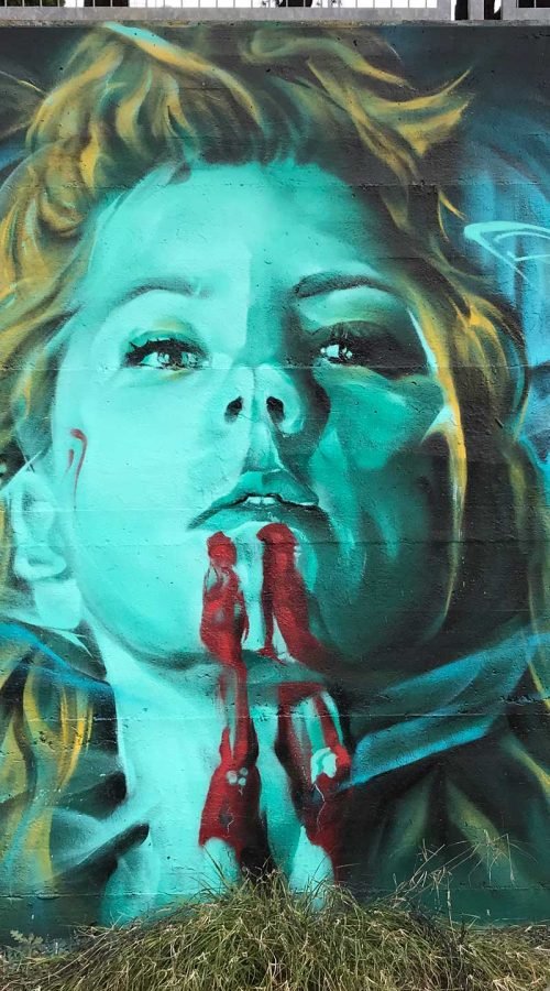 Mural realista de Lagertha y barco vikingo en tormenta