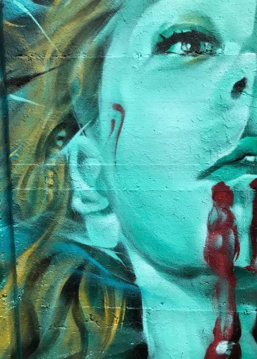 Mural realista de Lagertha y barco vikingo en tormenta