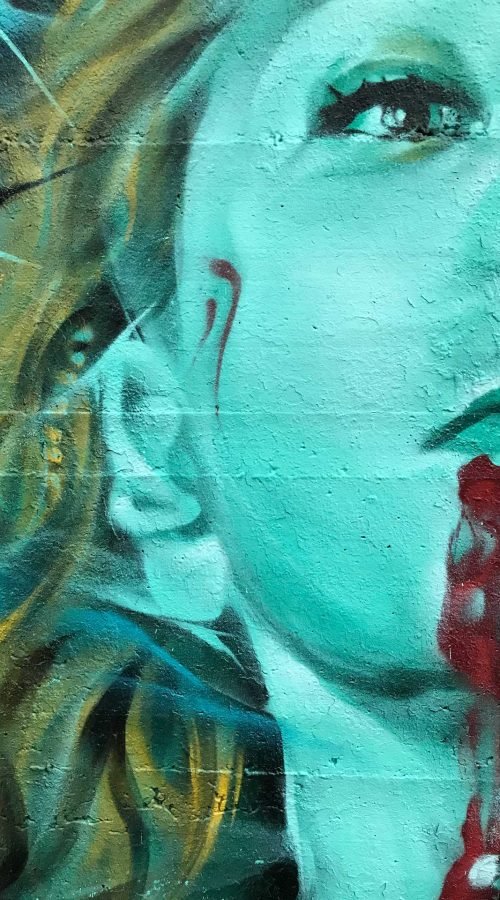 Mural realista de Lagertha y barco vikingo en tormenta