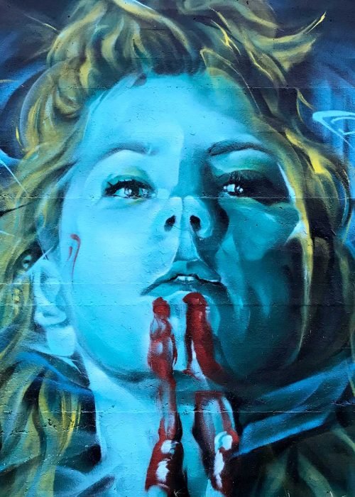 Mural realista de Lagertha y barco vikingo en tormenta