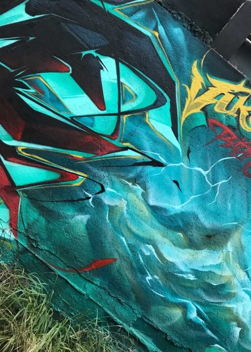 Mural realista de Lagertha y barco vikingo en tormenta