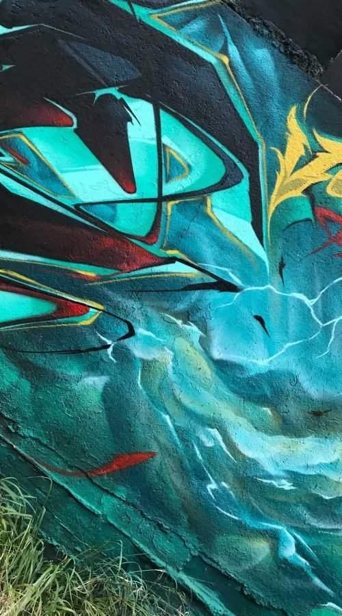 Mural realista de Lagertha y barco vikingo en tormenta