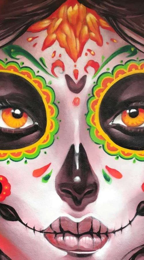 Mural con Catrina mexicana en restaurante, graffiti con color y cultura en Madrid