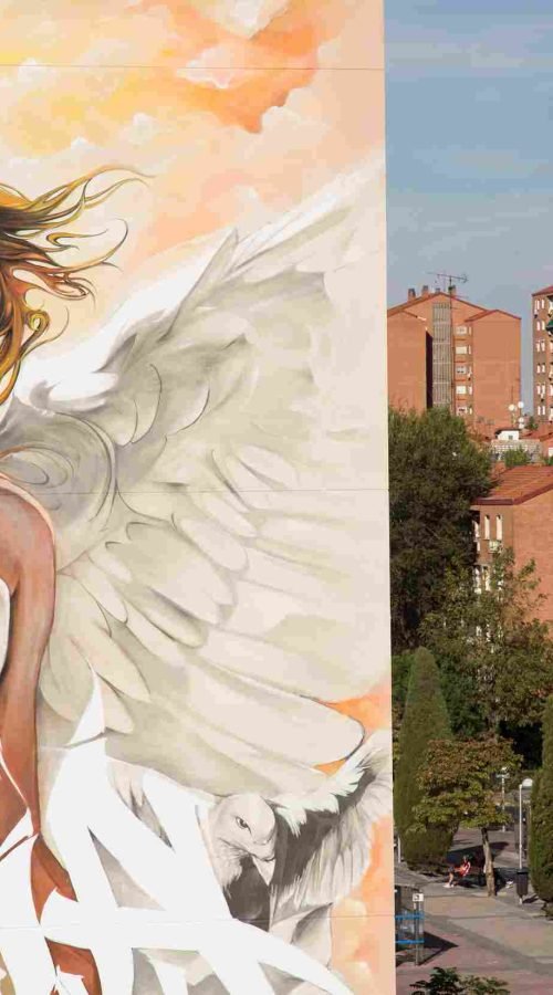 Mural institucional en fachada pública