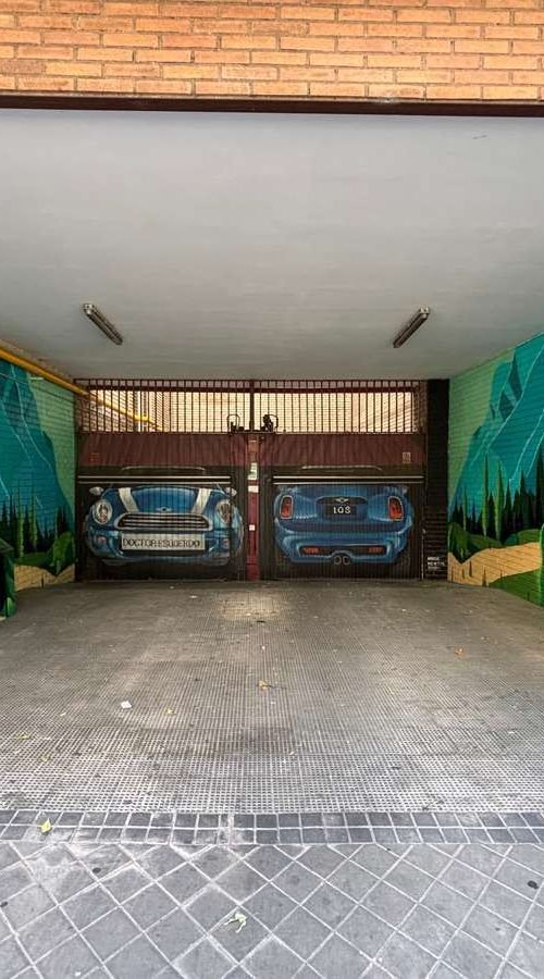 Graffiti de paisaje natural en garaje de comunidad en Madrid