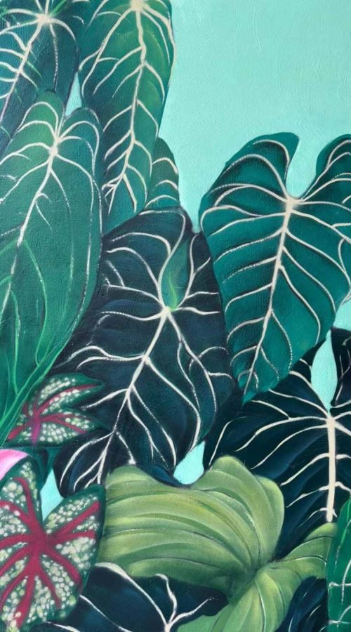 Mural graffiti tropical para tienda Plantukas con pared completa de hojas y suelo en primer plano
