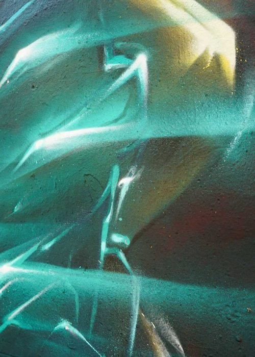 Mural de Dead Space con personaje futurista y graffiti profesional