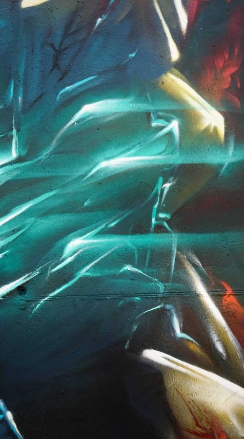 Mural de Dead Space con personaje futurista y graffiti profesional