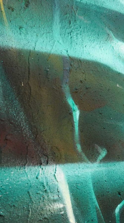 Mural de Dead Space con personaje futurista y graffiti profesional