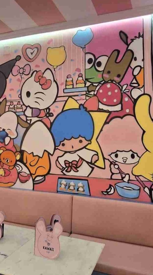 Mural kawaii en cafetería de Tirso de Molina