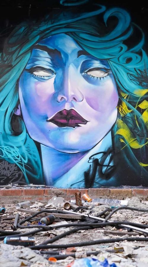 mural graffiti retrato mujer