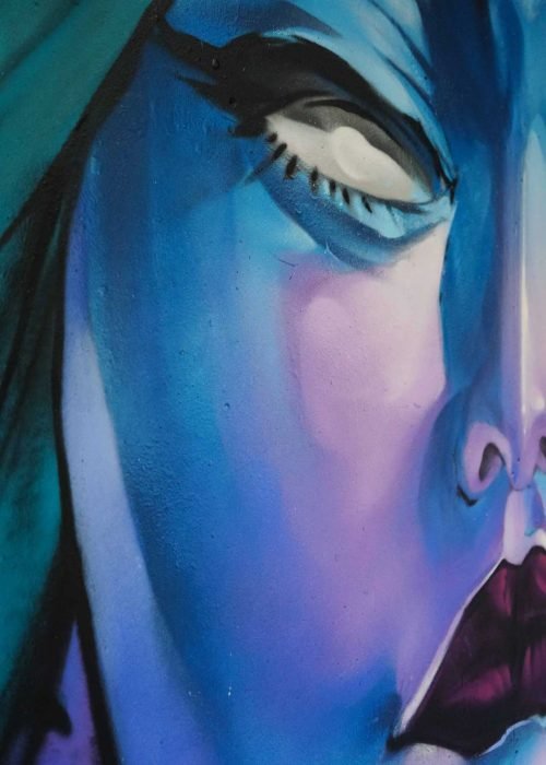 mural graffiti retrato mujer