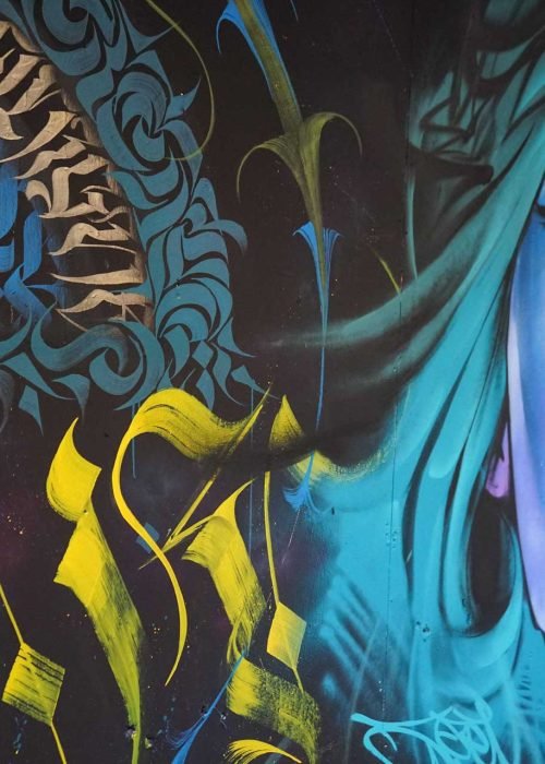 mural graffiti retrato mujer