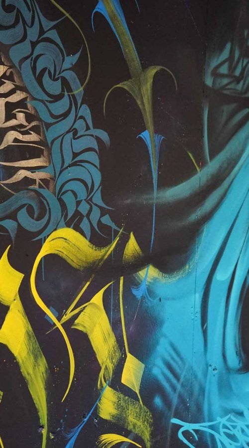 mural graffiti retrato mujer