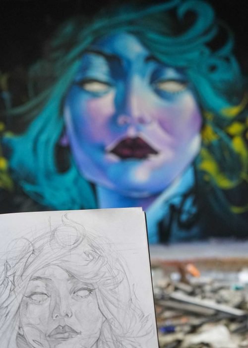 mural graffiti retrato mujer