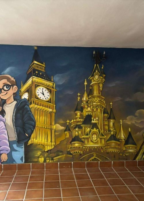 Mural interior para particular con retrato familiar personalizado y monumentos iluminados