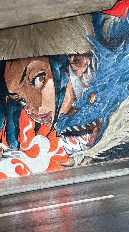 Mural urbano de samurái y dragón pintado en festival CapsAttack en París