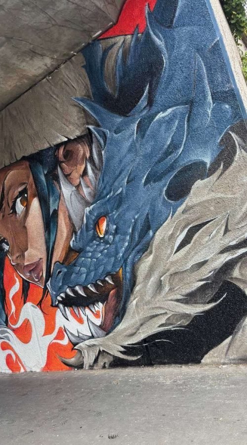 Mural urbano de samurái y dragón pintado en festival CapsAttack en París