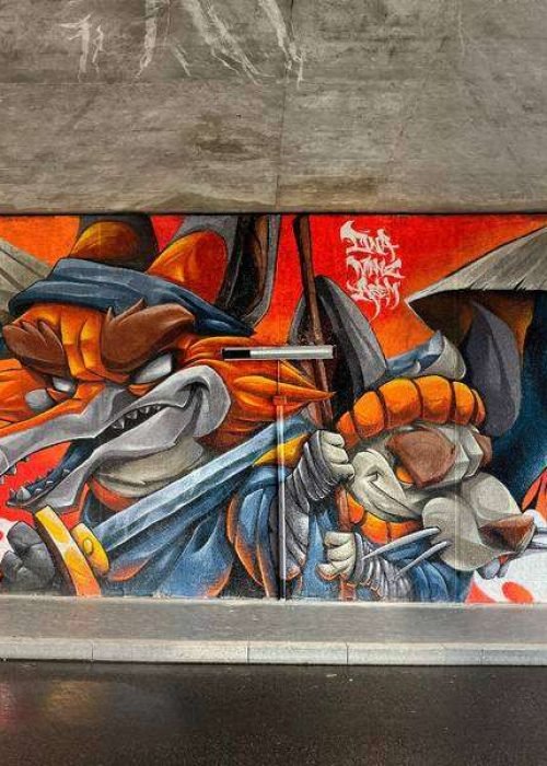 Mural urbano de samurái y dragón pintado en festival CapsAttack en París