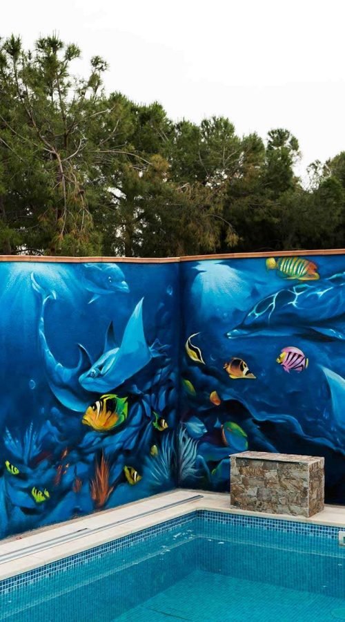 Graffiti de fauna marina en piscina particular en Madrid