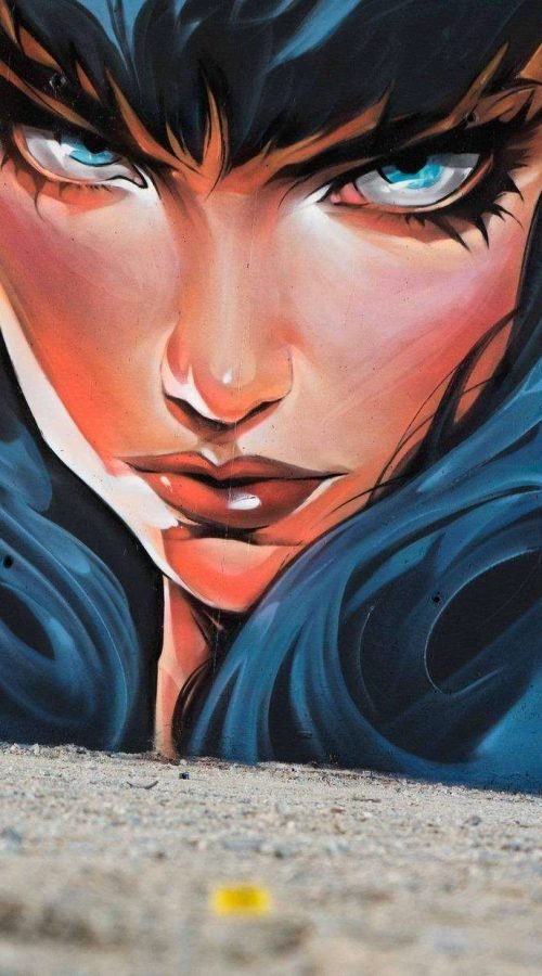 Retrato de mujer en mural de graffiti hiperrealista