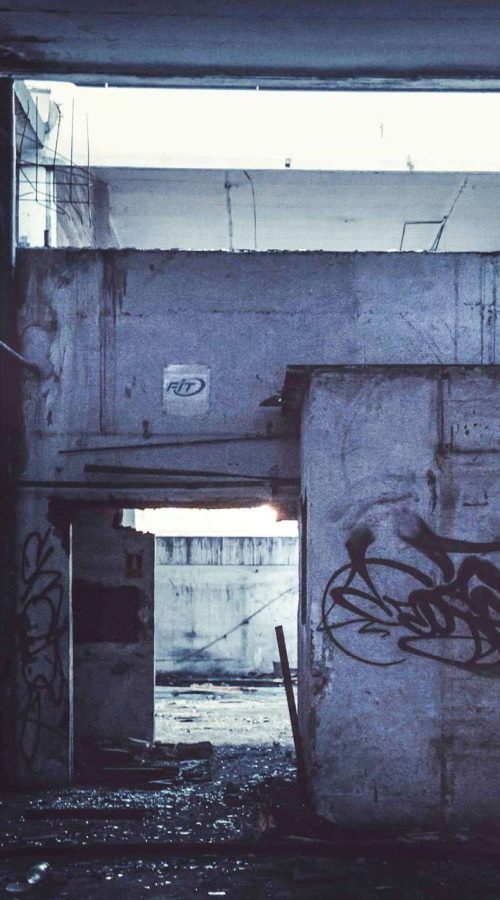 Taqueo personalizado en graffiti tag con estilo urbano